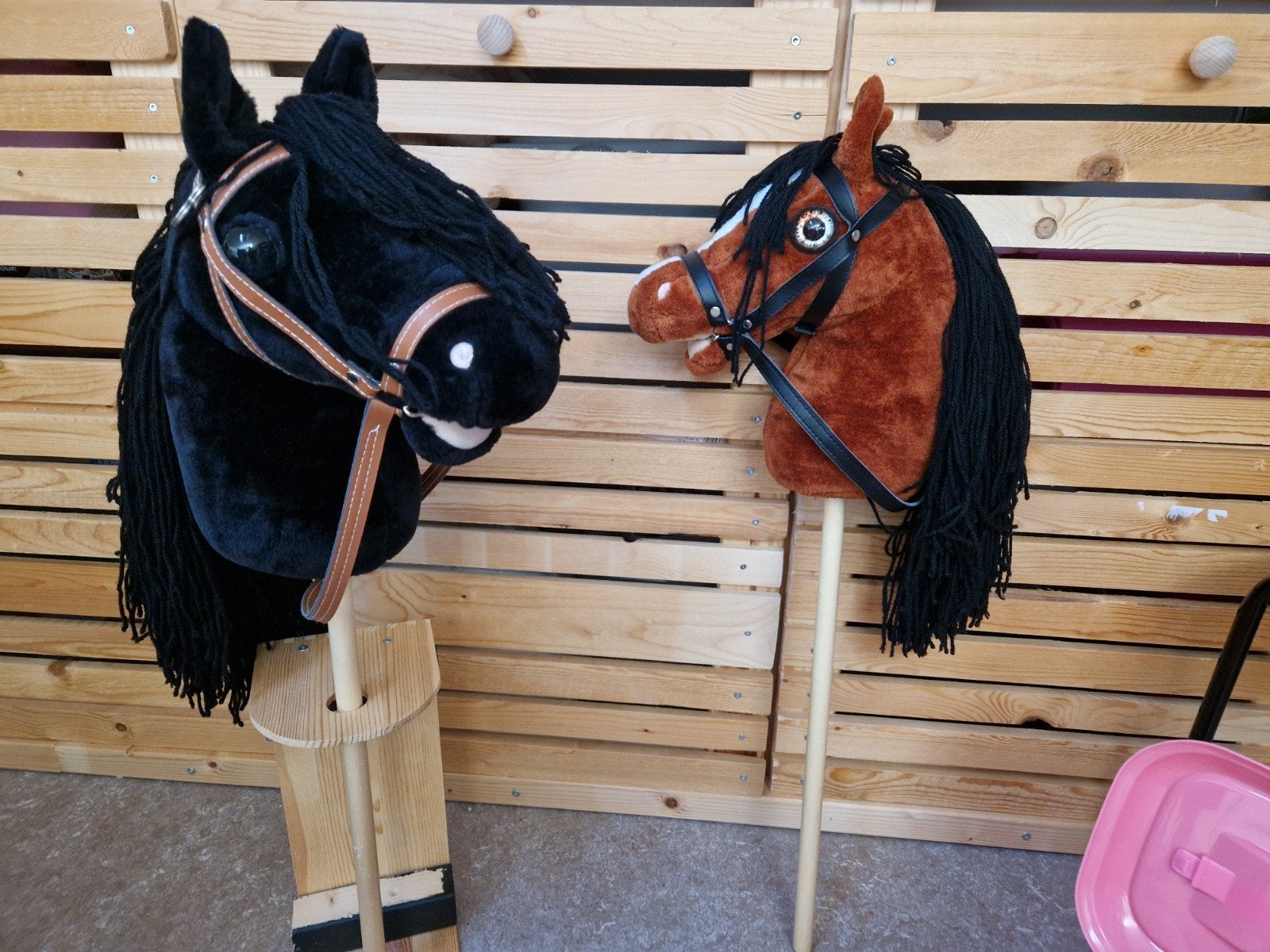 Hobby Horse 2x met toebehoren, Hobby en Vrije tijd, Overige Hobby en Vrije tijd, Ophalen, Zo goed als nieuw