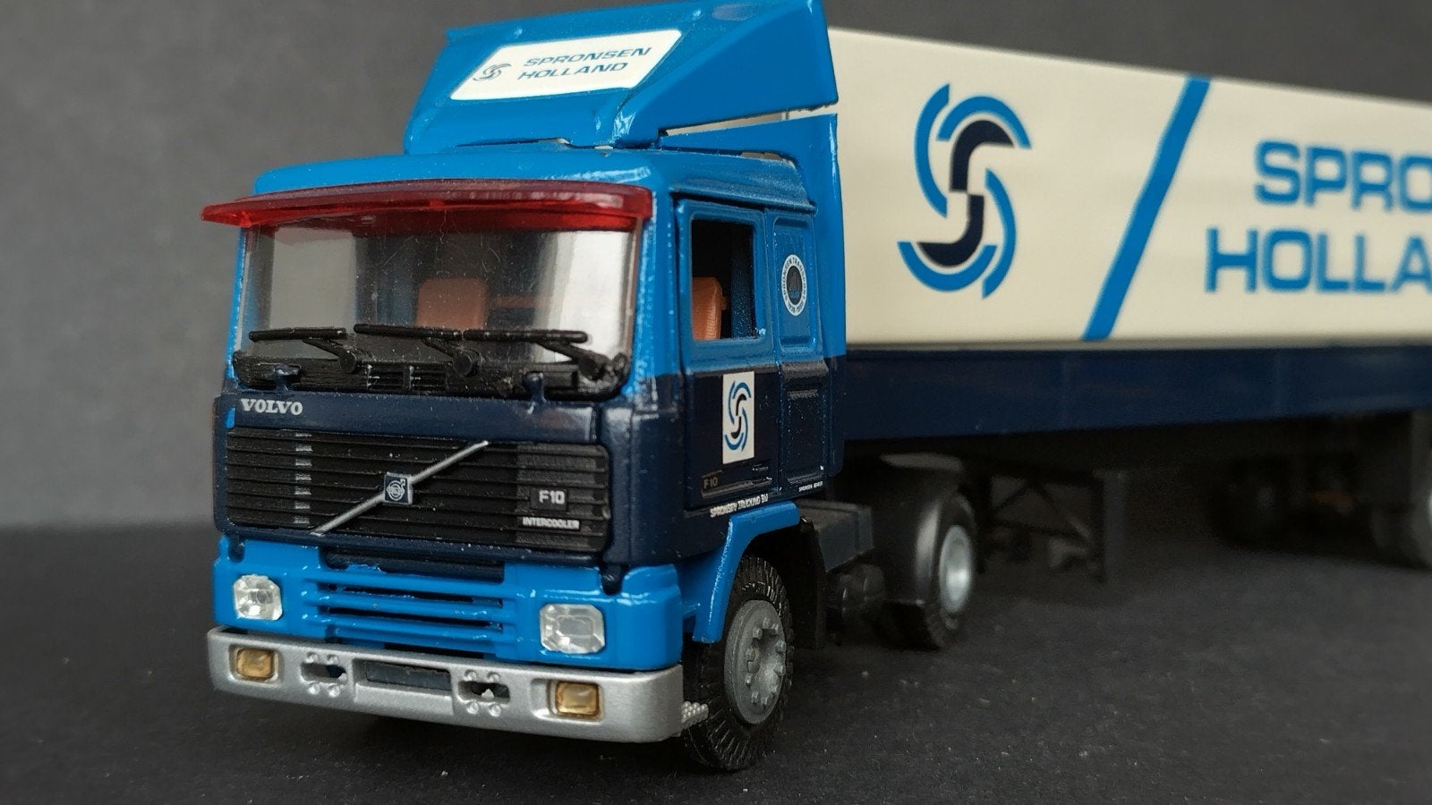Volvo F10 Spronsen Monster Holland Sweden 1;50 Tekno Pol, Hobby en Vrije tijd, Modelauto's | 1:50, Verzenden, ., De Lier Holland