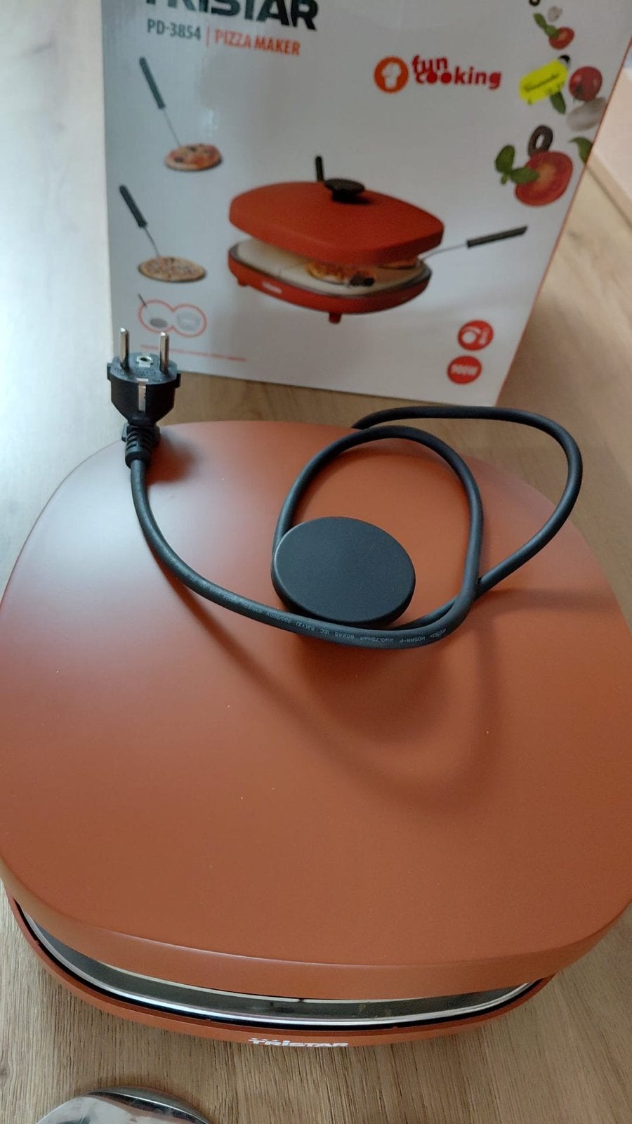 Tristar Pizza Maker PD-3854 - Perfect voor thuispizza's, Ophalen, Zo goed als nieuw