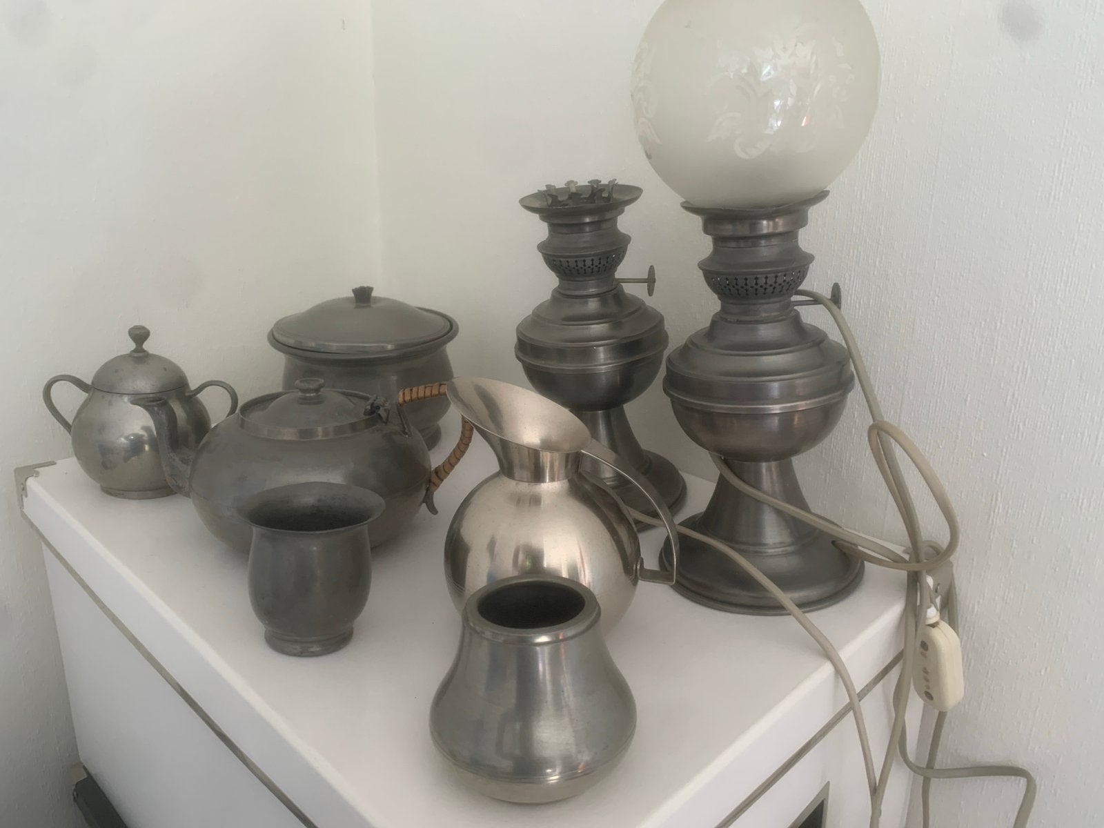 Grote collectie tinnen voorwerpen, theeservies en lampen, Antiek en Kunst, Ophalen