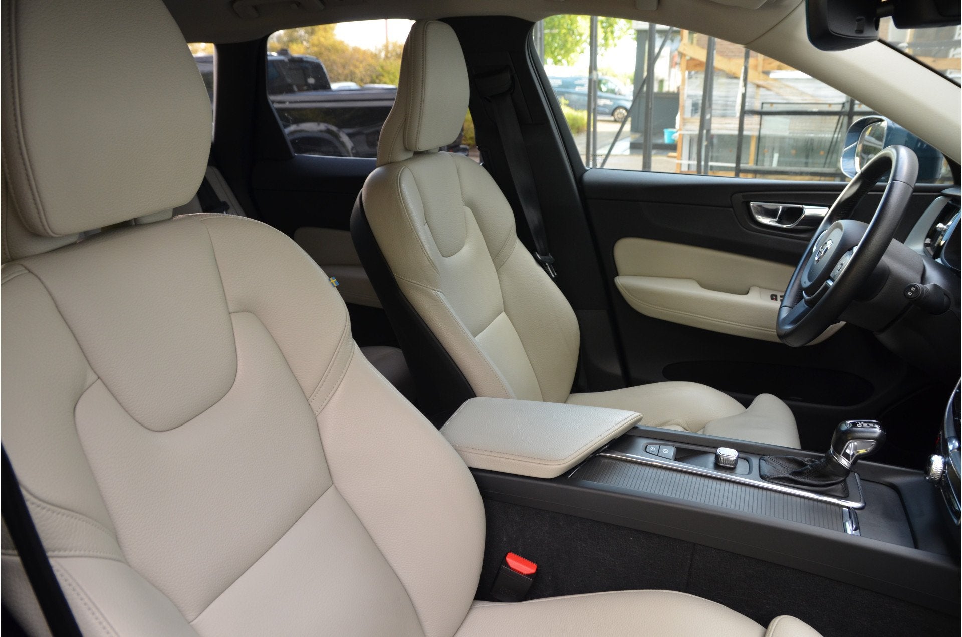 Volvo XC60 2.0 T5 Momentum Leder, 18" Alu, Harmon, Trekhaak, Gebruikt, 4 cilinders, Blauw, Bedrijf