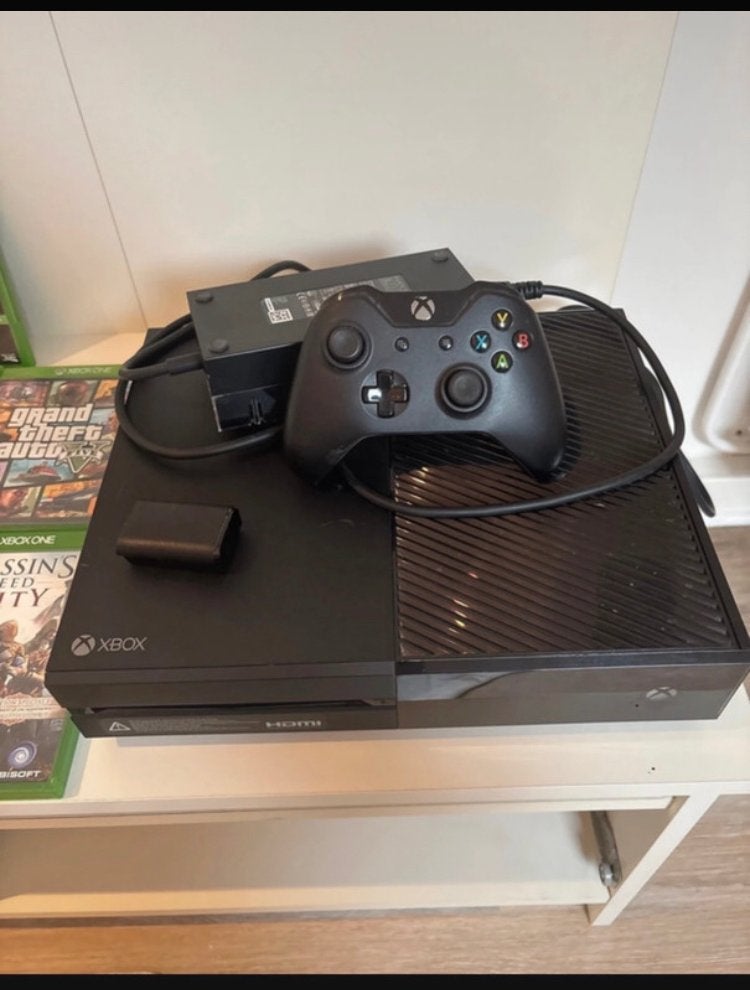 Xbox One met 2 controllers, voeding en games, Xbox One, Met 2 controllers, Ophalen of Verzenden, 500 GB