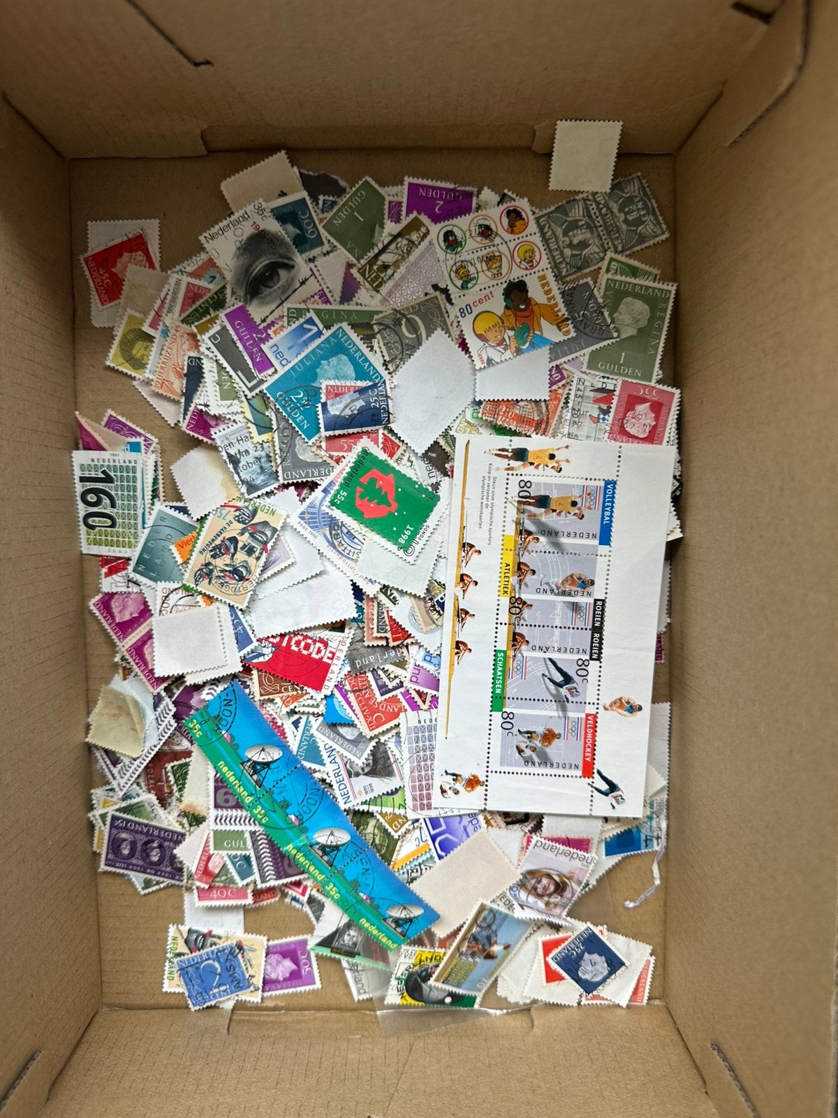 Doos 2000 Nederland, Postzegels en Munten, Verzenden, Nederland