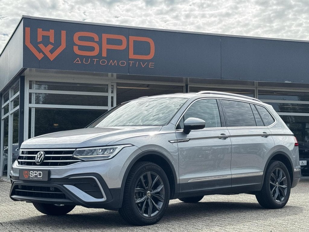Volkswagen Tiguan Allspace 1.5 TSI 7p|Trek|ACC|Carplay|Cam, Stof, 4 cilinders, 150 pk, 7 stoelen