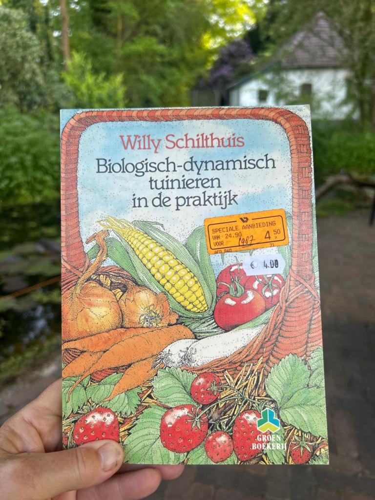 Biologisch-dynamisch tuinieren in de praktijk - Willy Schilt, Boeken, Ophalen of Verzenden, Gelezen, Moestuin