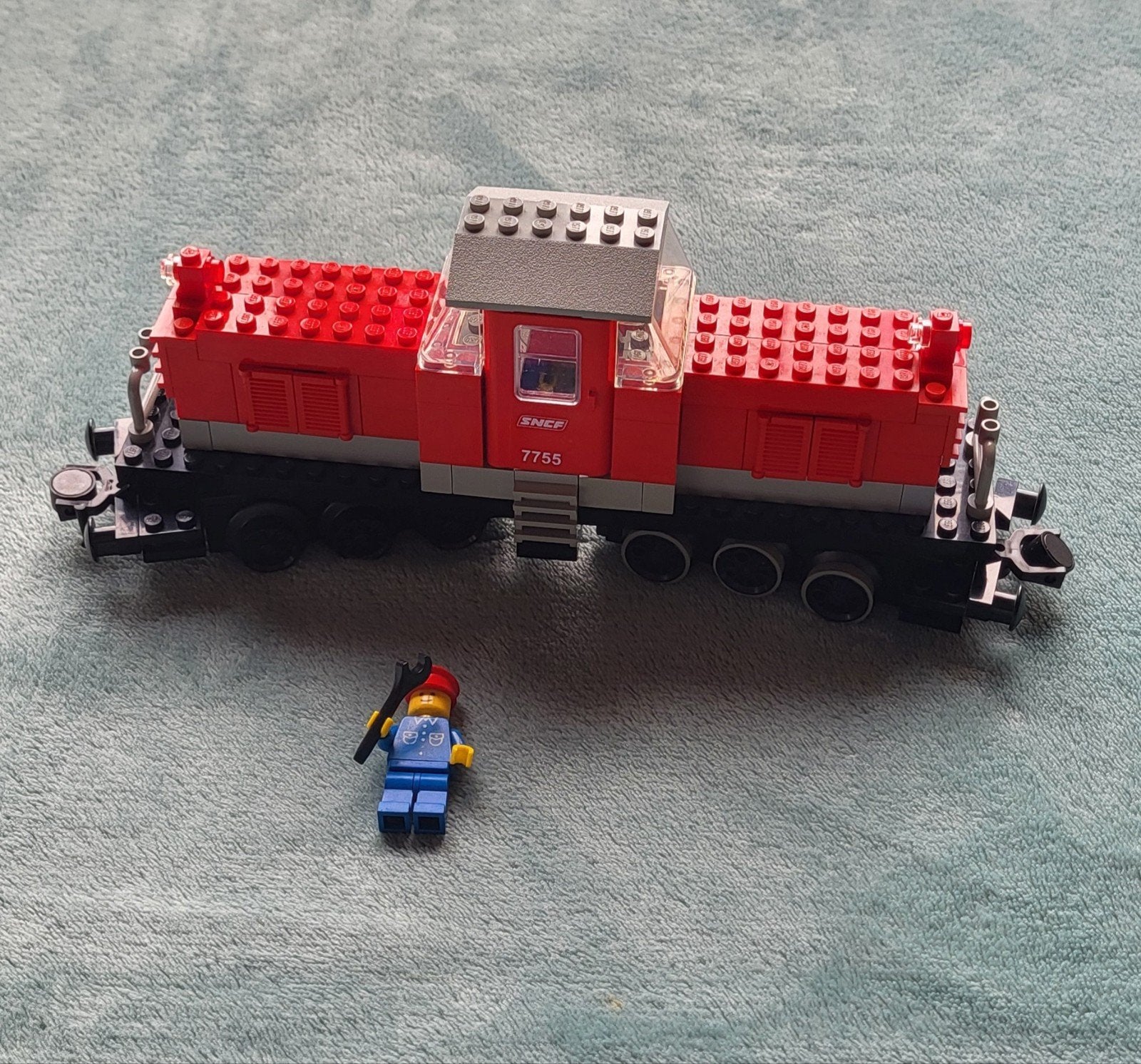 Lego trein 12 Volt grijze rails locomotief (set 7755), Compleet, Gebruikt, Lego, Ophalen of Verzenden