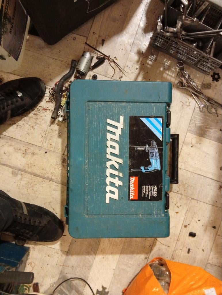 Makita klopboormachine HR2230, Doe-het-zelf en Verbouw, Gereedschap | Boormachines, Boormachine, Gebruikt, Ophalen of Verzenden