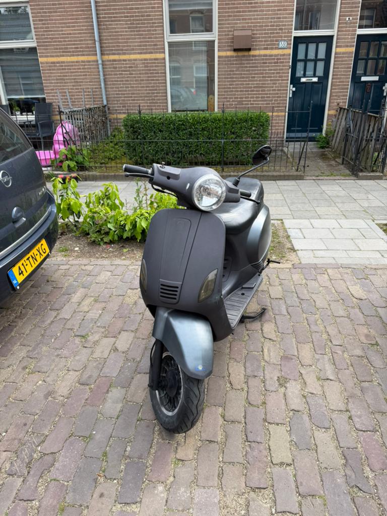 La souris scooter, Ophalen, Benzine