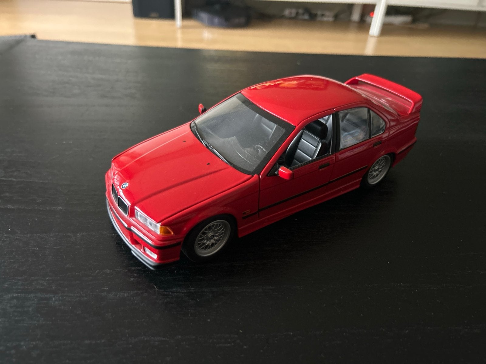BMW 318is E36 sedan Gedetailleerd, Verzenden, Zo goed als nieuw