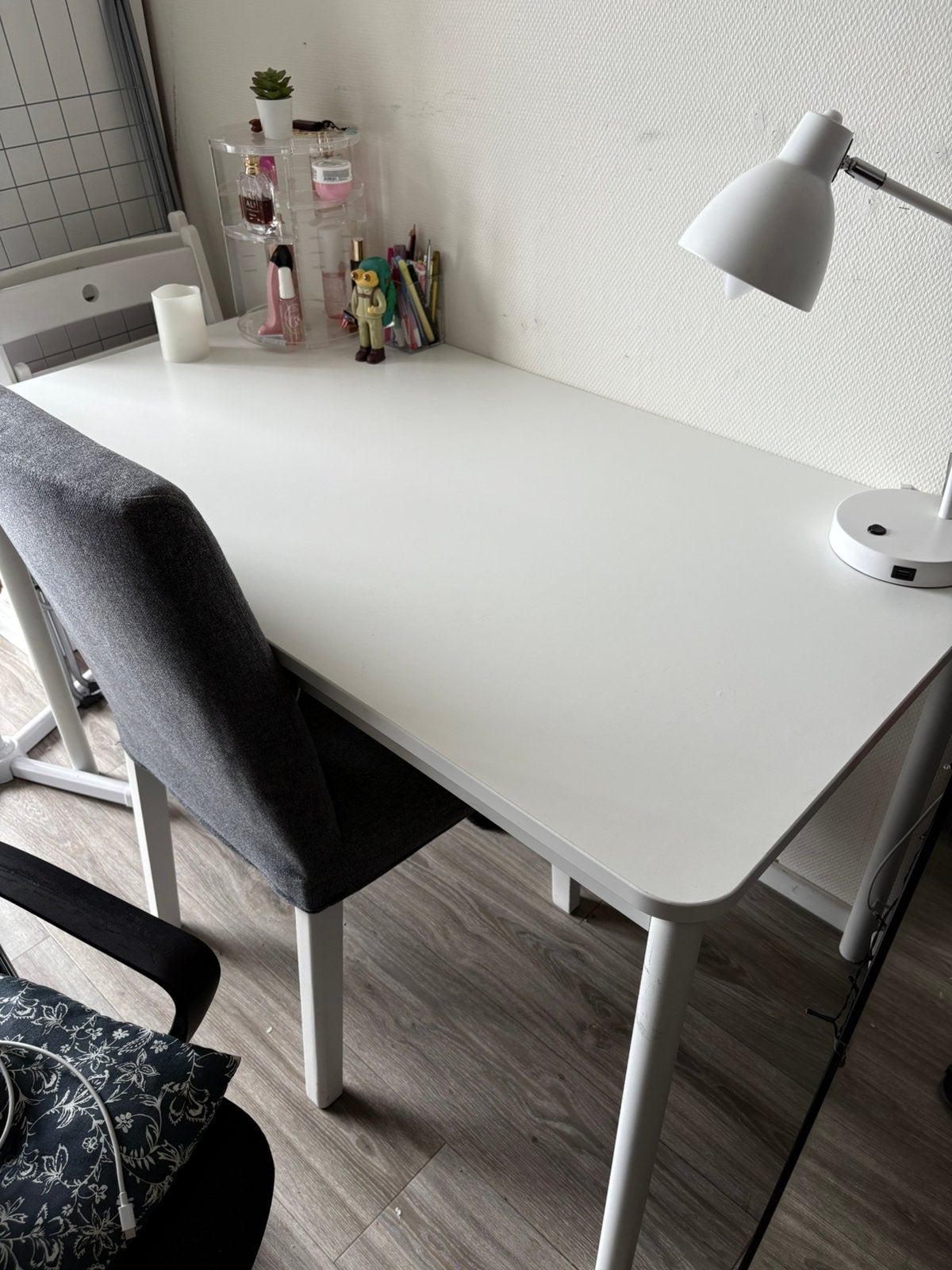 Ikea TONSTAD dining table/ white desk + lamp, Huis en Inrichting, 100 tot 150 cm, Zo goed als nieuw, Vier personen, Rechthoekig