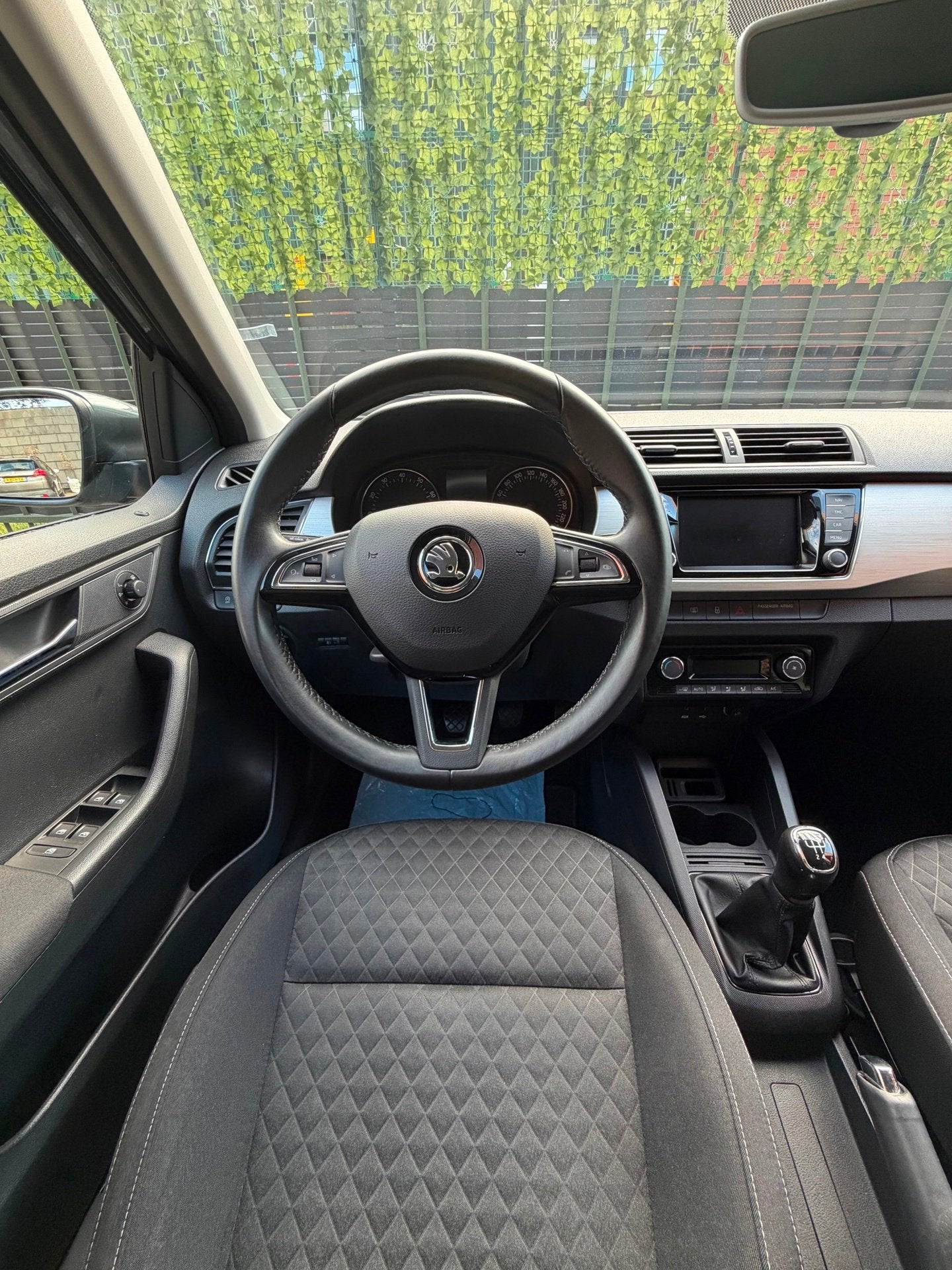 Foto 19 van Skoda Fabia Combi 1.0 TSI Drive grijs 2017 CRUISE|NAVI|NAP