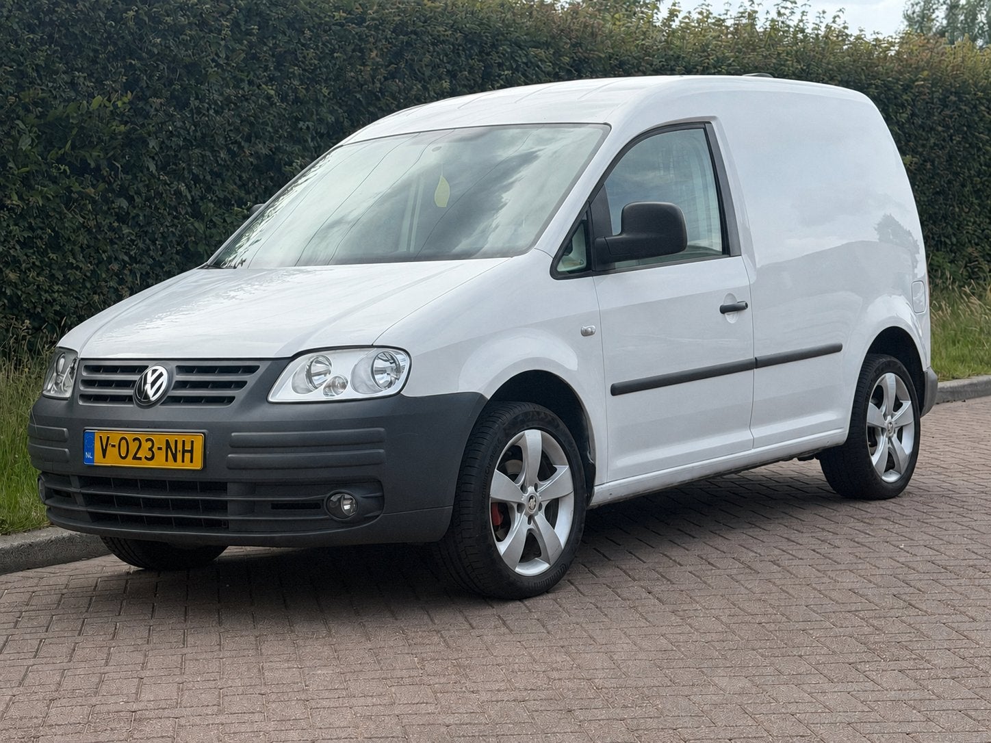 Volkswagen Caddy 1.4 BENZINE | OPEN DAK | NWE APK | D-RIEM, Auto's, Bestelauto's, Voorwielaandrijving, Stof, Zwart, 4 cilinders