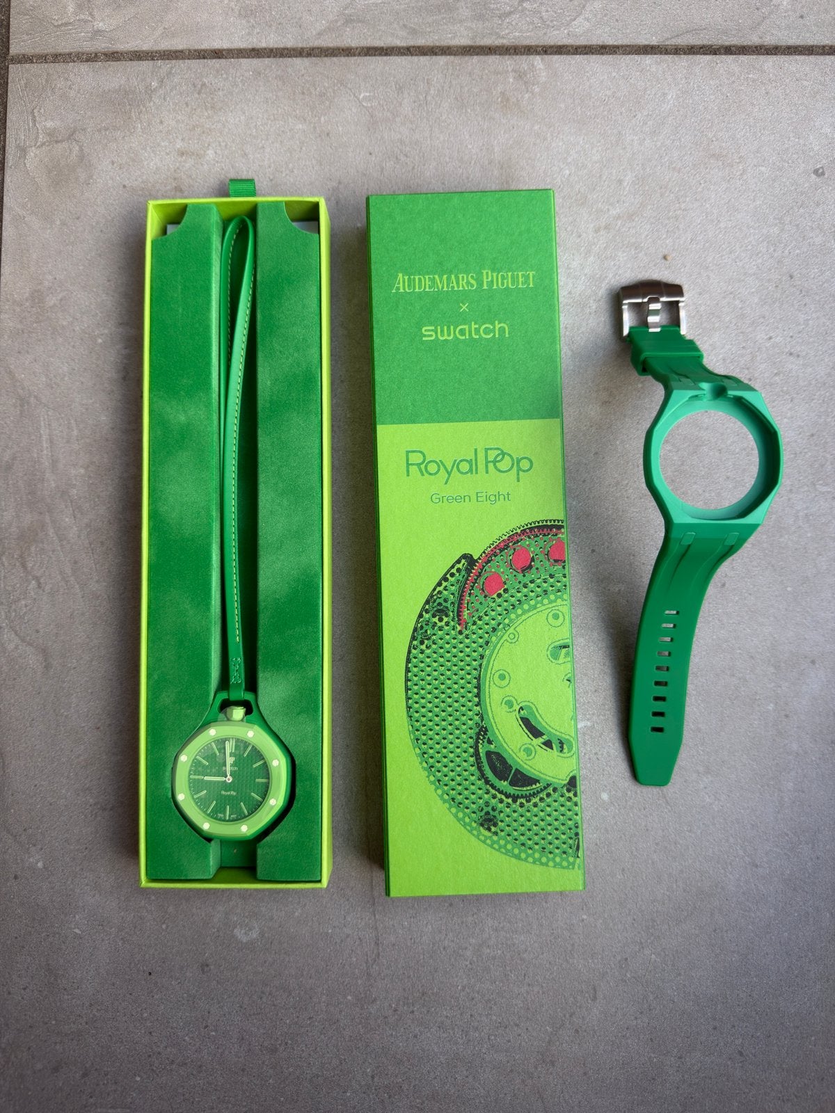 AP x Swatch Royal Pop Eight Green - origineel, --, Nieuw, Ophalen of Verzenden, --