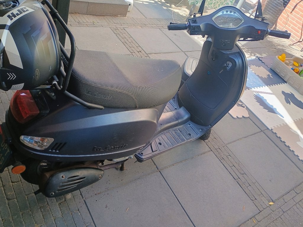 La souris snorscooter vespelini (sleutel scooter), Fietsen en Brommers, Ophalen, Maximaal 45 km/u, Overige merken