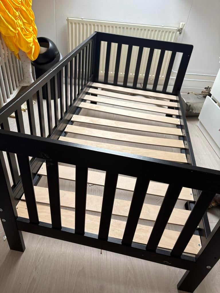 Peuterbed Petite Amelie - Zwart, Ophalen, Gebruikt, Zwart, 190 cm of minder