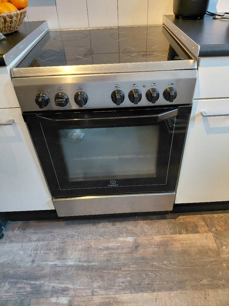 Elektrisch kooktoestel, Ophalen, 4 kookzones, Zo goed als nieuw, 85 tot 90 cm