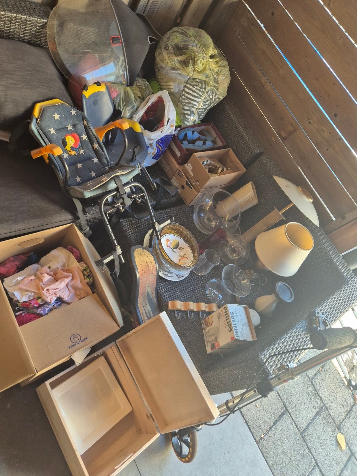 rommelmarkt spullen, Ophalen