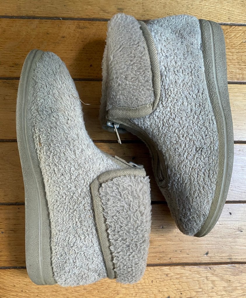 Kinder pantoffels van Happy Feet, beige, maat 33, Gebruikt, Jongen of Meisje, Overige typen, Ophalen of Verzenden