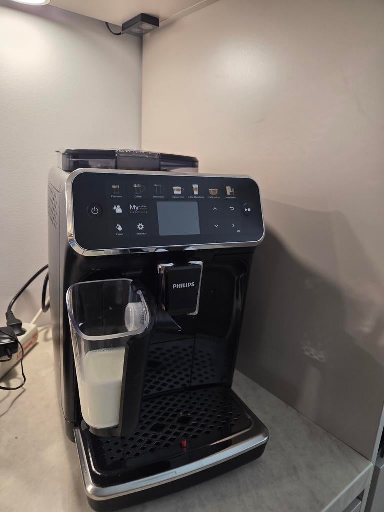 Philips 5400 LatteGo volautomatische espressomachine, Witgoed en Apparatuur, Koffiezetapparaten, Espresso apparaat, Zo goed als nieuw