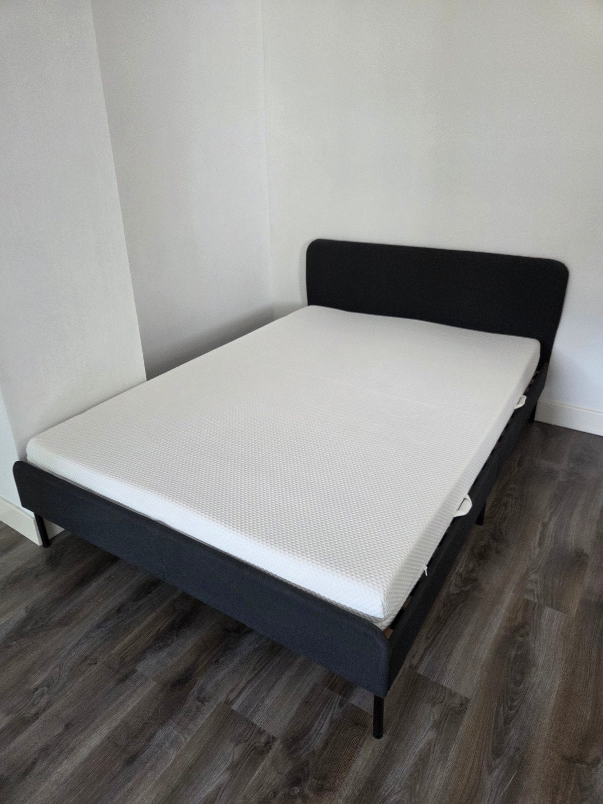 IKEA SLATTUM bed met ABYGDÅ matras - 1 jaar gebruikt, Ophalen, Eenpersoons, Wit, Zo goed als nieuw
