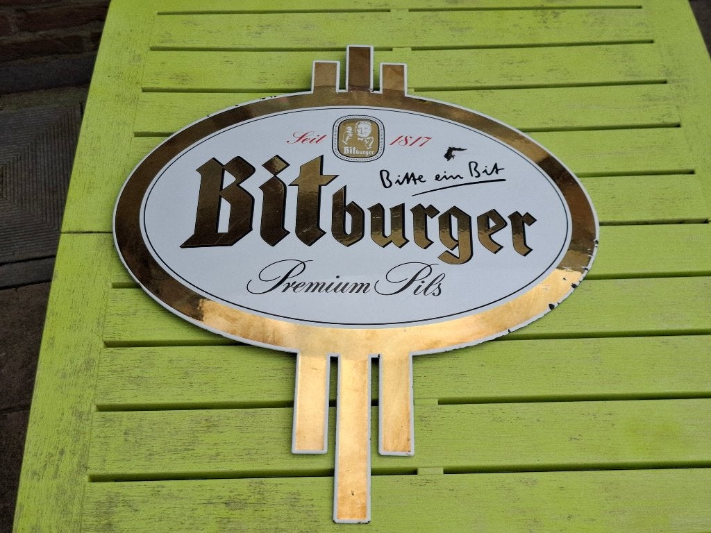 Emaillebord Bitburger, Ophalen of Verzenden, Zo goed als nieuw, Reclamebord, Plaat of Schild, Overige merken