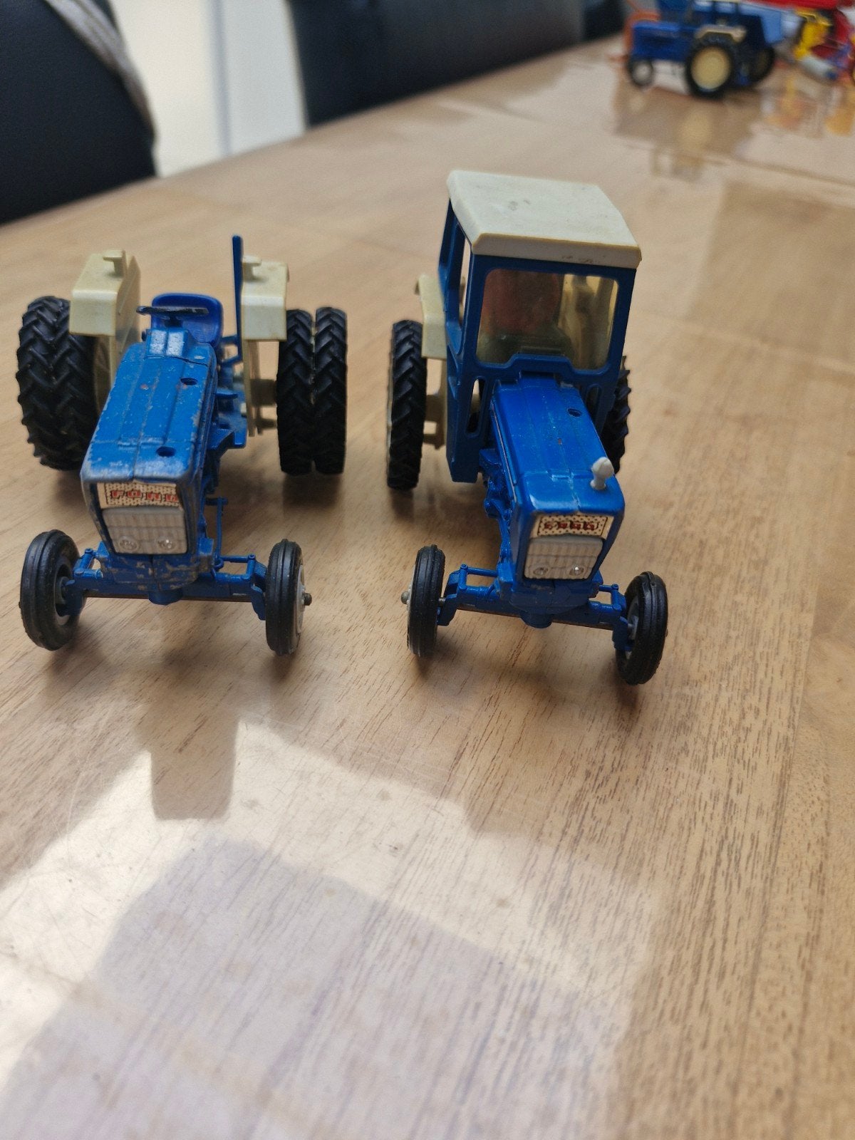 Twee Britains Ford 5000 Tractoren Schaal 1:32, Ophalen of Verzenden, Gebruikt