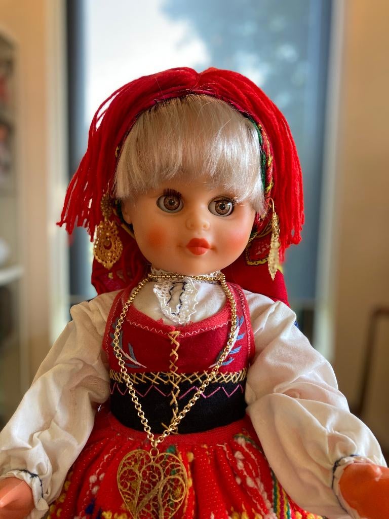 Mooie klederdracht pop, Portugal (groot, lengte 60 cm), Ophalen of Verzenden, Zo goed als nieuw, Pop