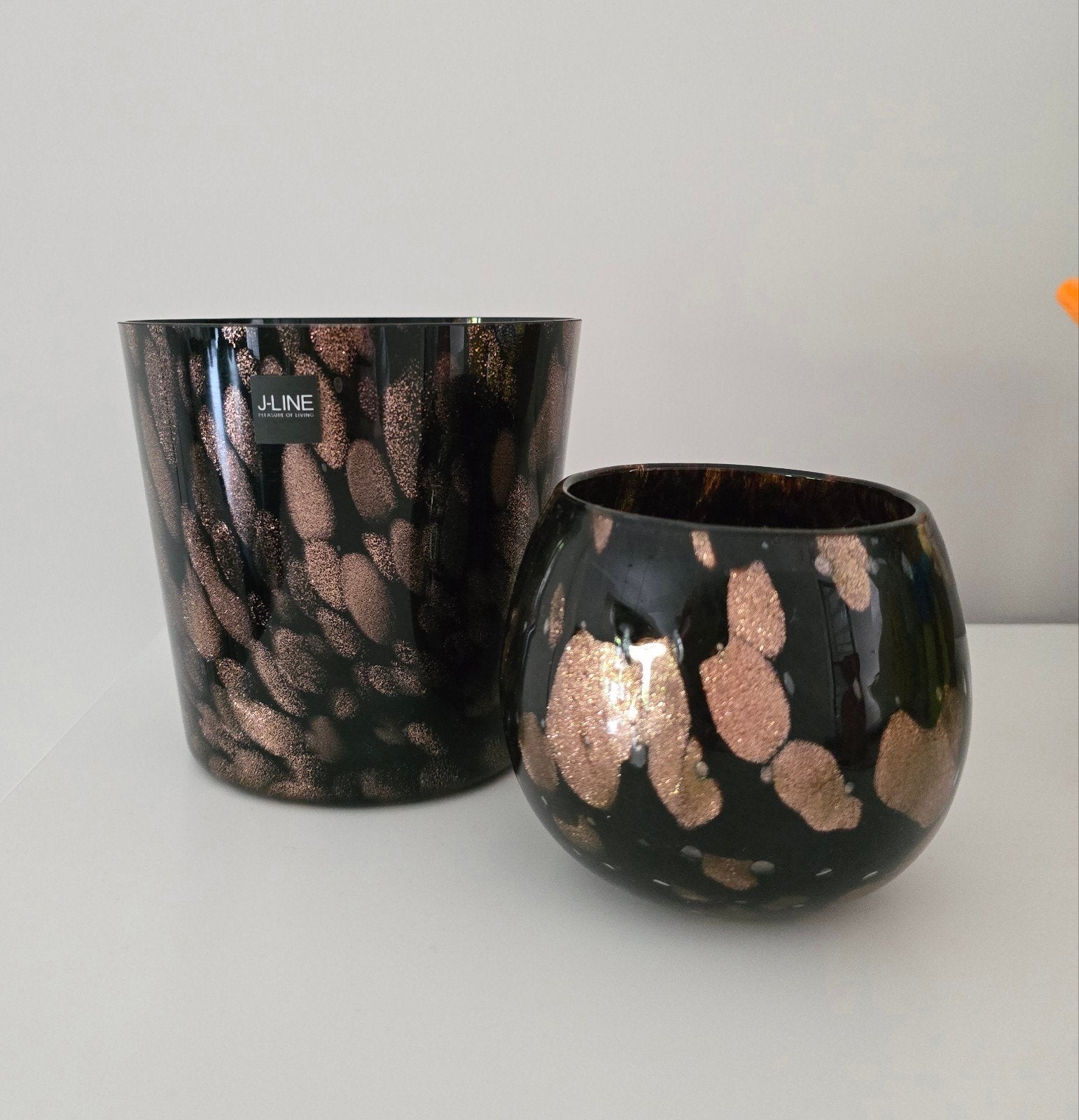 Nieuw! J-LINE Scented Candle Noa Sandalwood Black/Gold Small, Huis en Inrichting, Ophalen, Zo goed als nieuw, Kaars, Riverdale