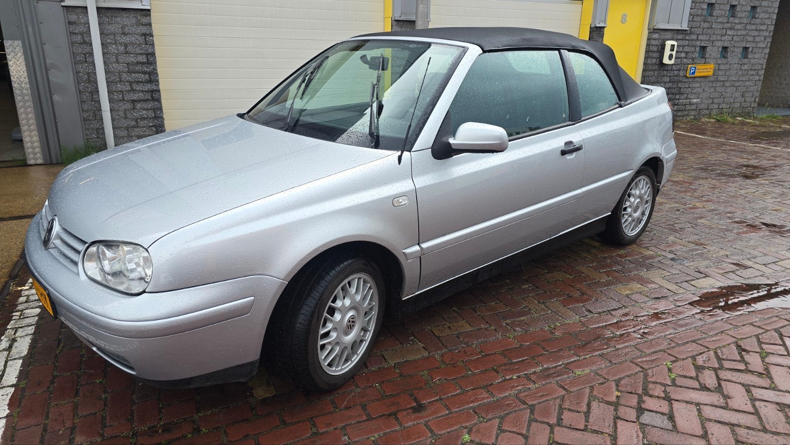 Volkswagen Golf 2.0 Cabriolet 85KW 2001 Grijs, Stof, Zwart, 4 cilinders, 4 stoelen