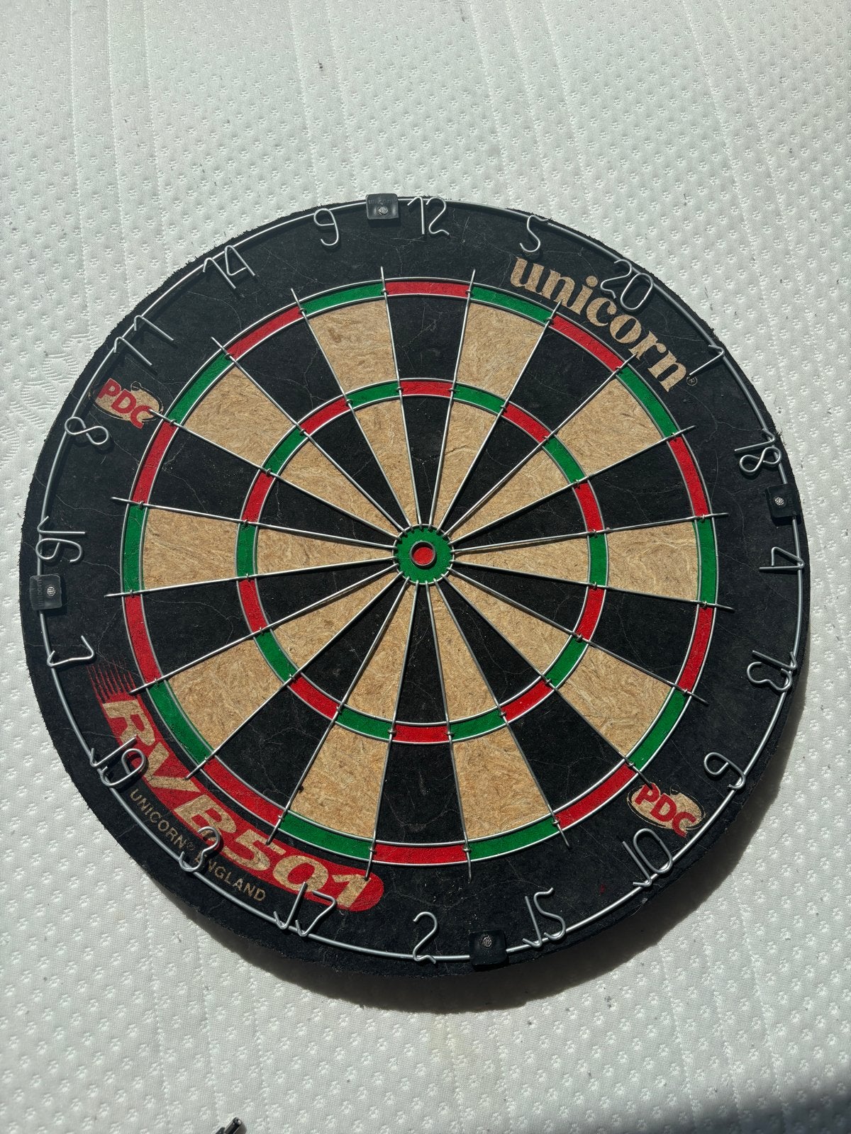 Unicorn Dartbord Raymond Van Barneveld RVB501 Nieuw, Sport en Fitness, Darts, Ophalen of Verzenden, Nieuw, Dartbord