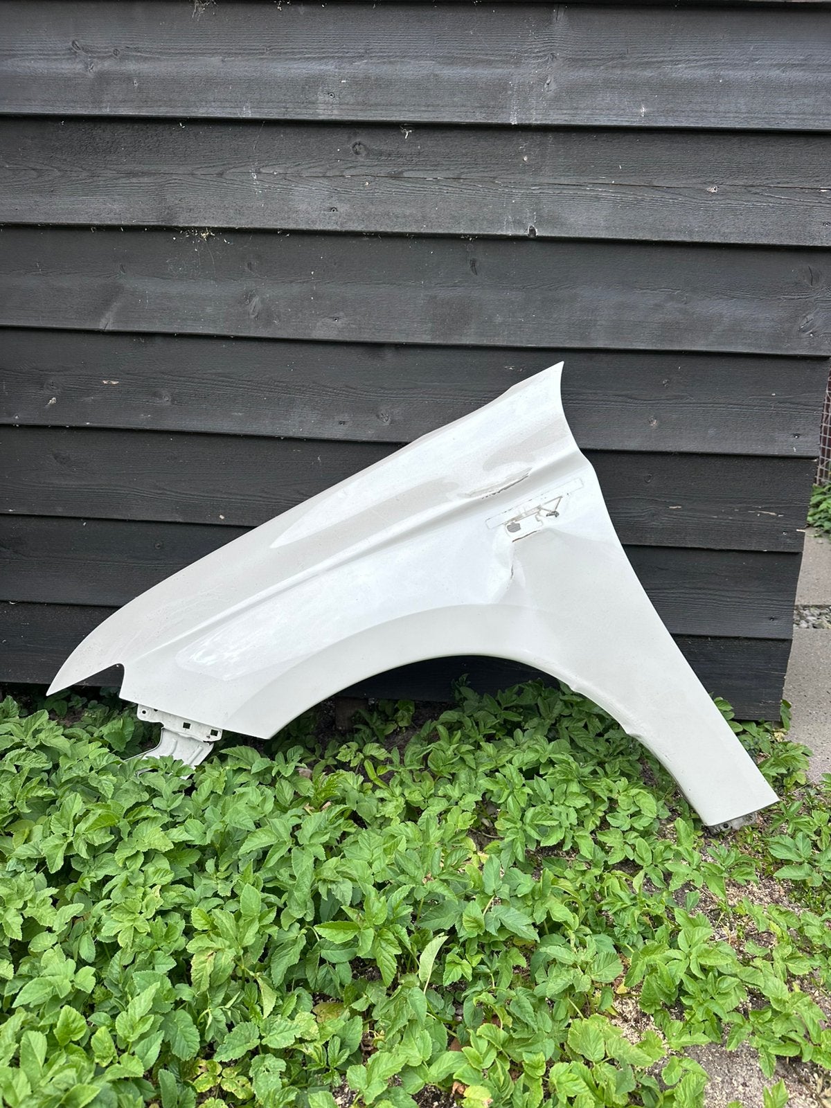 Mitsubishi Outlander 3 spatbord / voorscherm wit, Ophalen of Verzenden, Voor, Mitsubishi, Spatbord