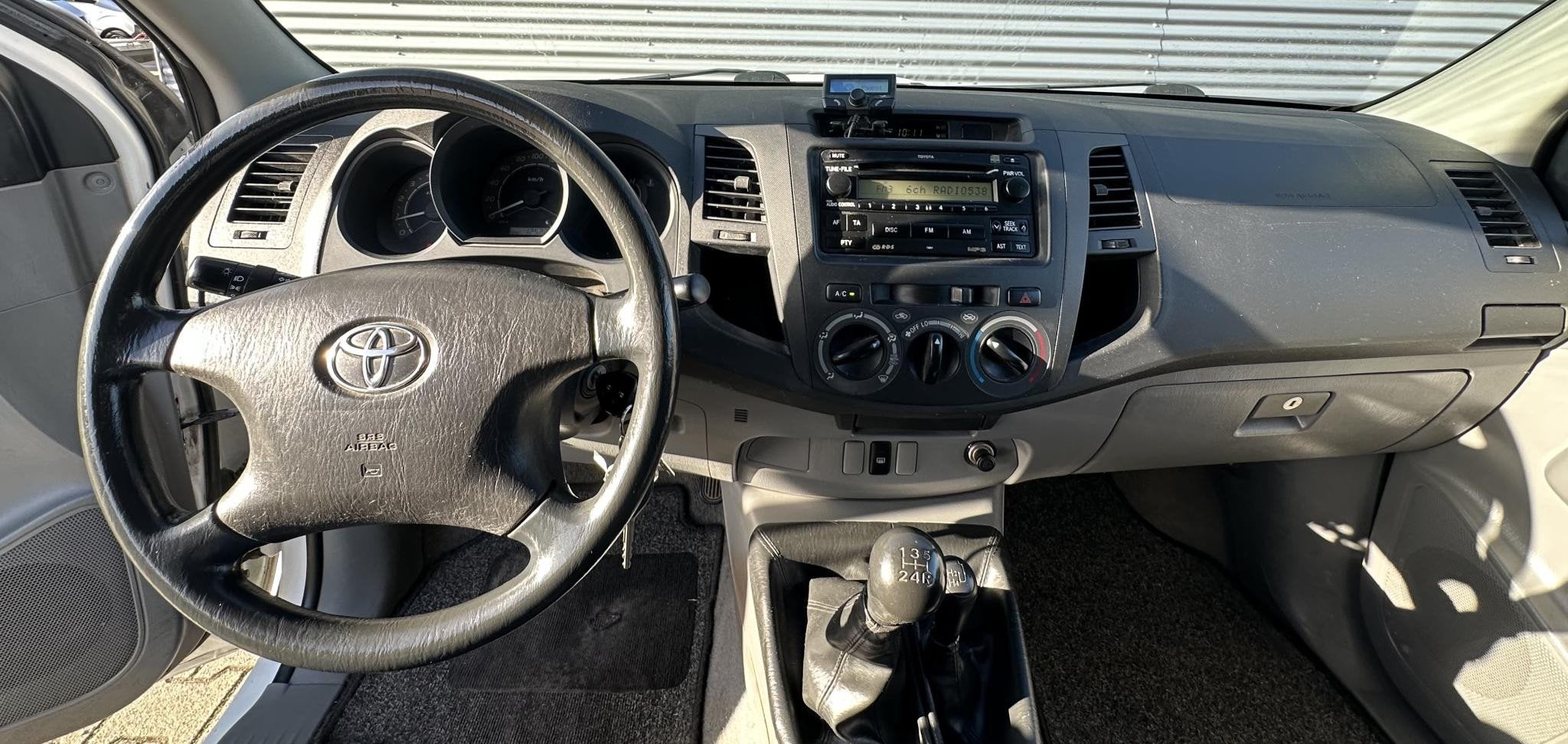 Toyota HiLux 2.5 D-4D VX Xtra Cab 4x4 AIRCO 125dkm! top, Elektrische ramen, Stof, Gebruikt, 3000 kg