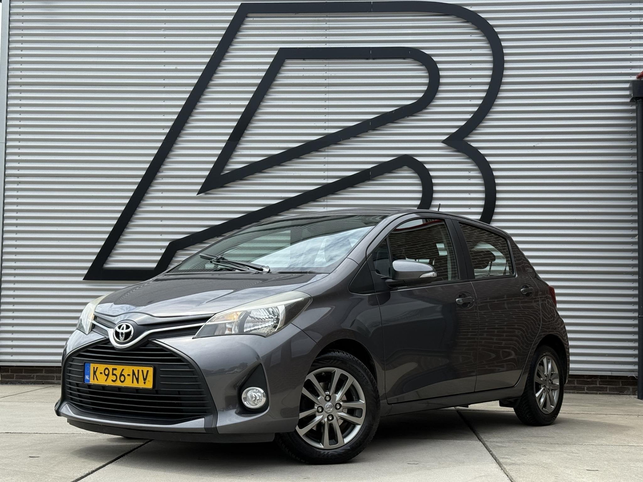 Toyota Yaris 1.0 VVT-i Trend 1e Eigenaar|Airco|LM Velgen|Ele, Auto's, Voorwielaandrijving, Euro 6, Bedrijf, Handgeschakeld