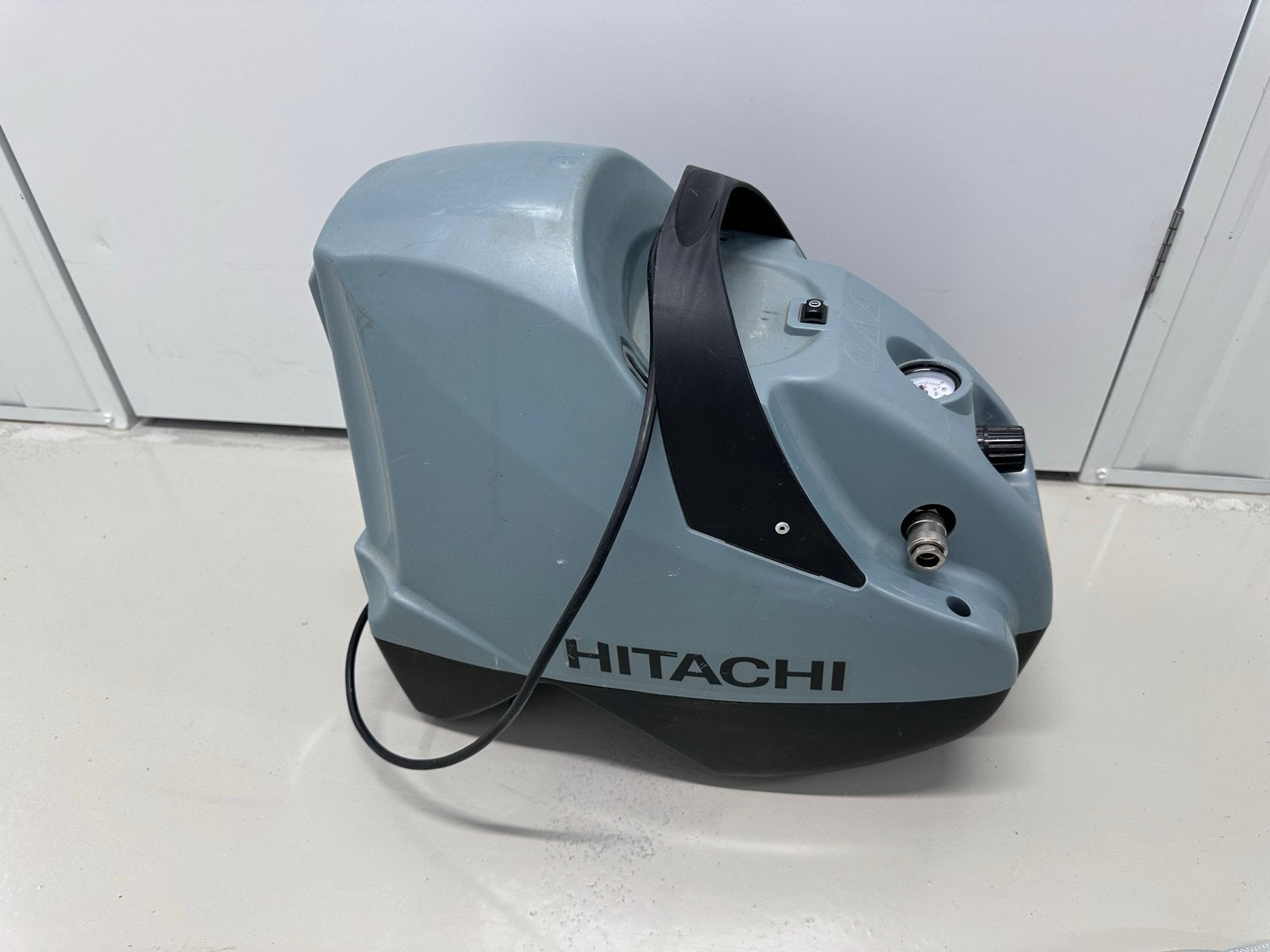 Hitachi EC58 Compressor met Slangen en Blaaspistool, Ophalen, Gebruikt, 6 tot 10 bar, Minder dan 200 liter/min
