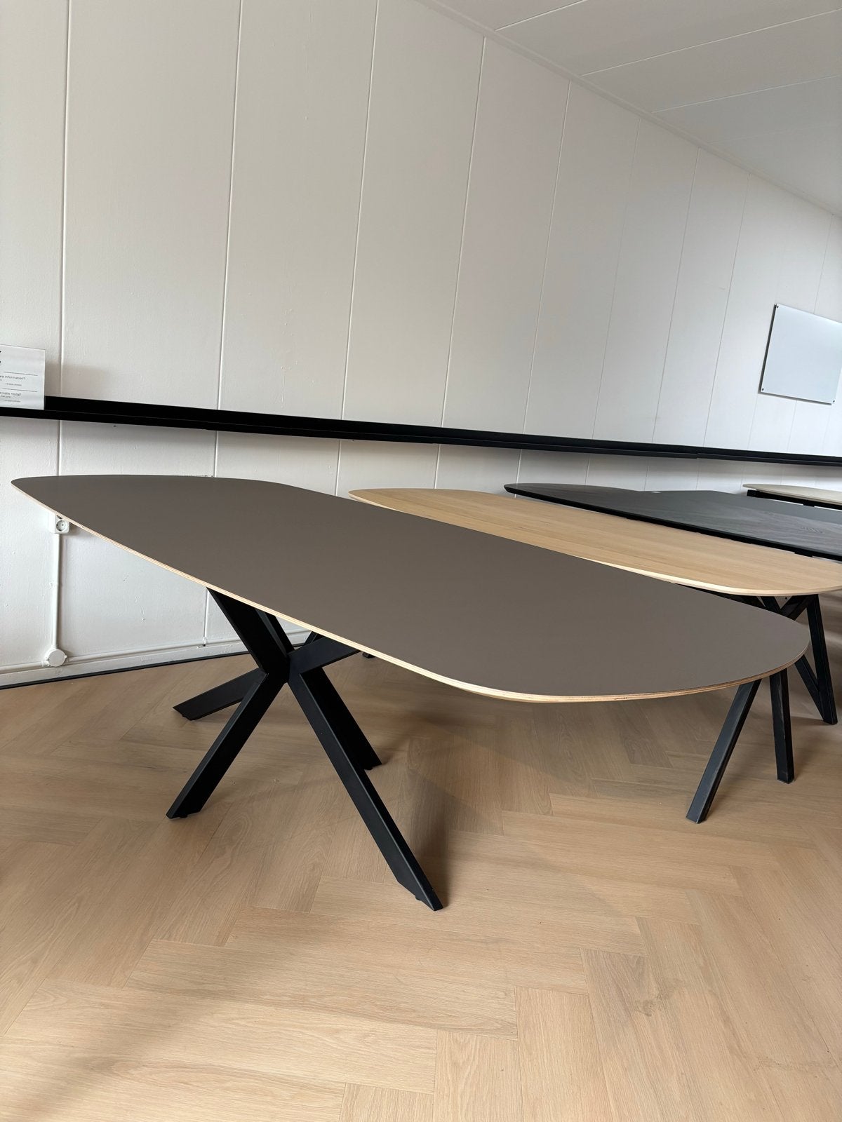 Kas20 outlet tafel HPL Taupe 240x110cm, Huis en Inrichting, Kunststof, 100 tot 150 cm, Ophalen of Verzenden, Vijf personen of meer