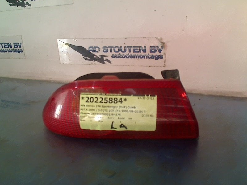 Achterlicht Links BUITEN Alfa Romeo 156 Sportwagon (932), Stellantis Europe S.p.A, Gebruikt, IPC D1-09 Bahnhofsplatz, Rüsselsheim am Main 65423, , Duitsland