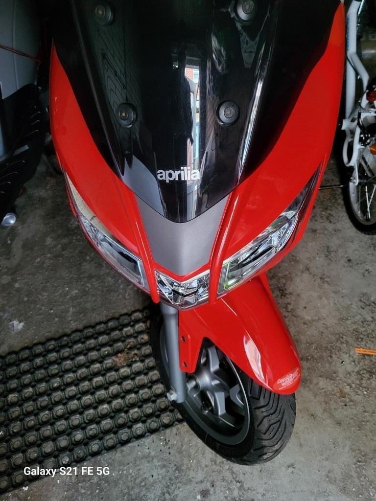 Aprilia SXR 50 i get 13000 km Nieuwstaat met alarm, Ophalen of Verzenden, Zo goed als nieuw, Benzine, Overige modellen