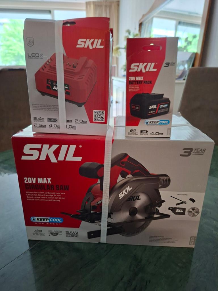 SKIL 20V MAX Accu Cirkelzaag met 2 accu's en lader, Doe-het-zelf en Verbouw, Gereedschap | Zaagmachines, Cirkelzaag, Nieuw, 600 tot 1200 watt