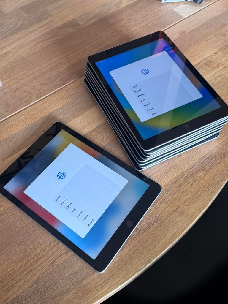 9x iPad 5 32GB – WiFi & WiFi + Cellular, 9 inch, 32 GB, Apple iPad, 1 park way apple