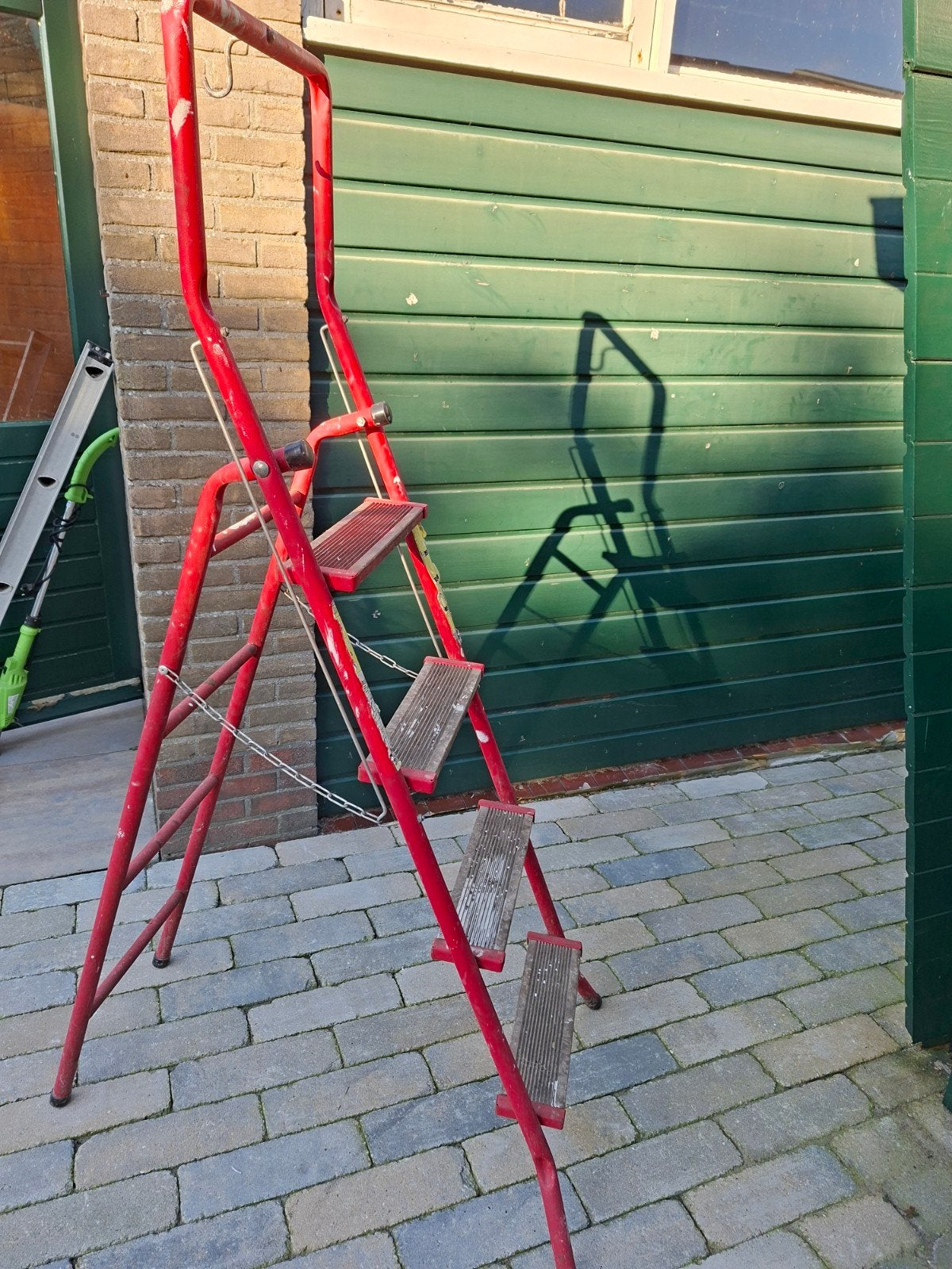 Rode trap met 4 treden, totale hoogte 1.70m, Ophalen, Gebruikt, Trap, Minder dan 2 meter