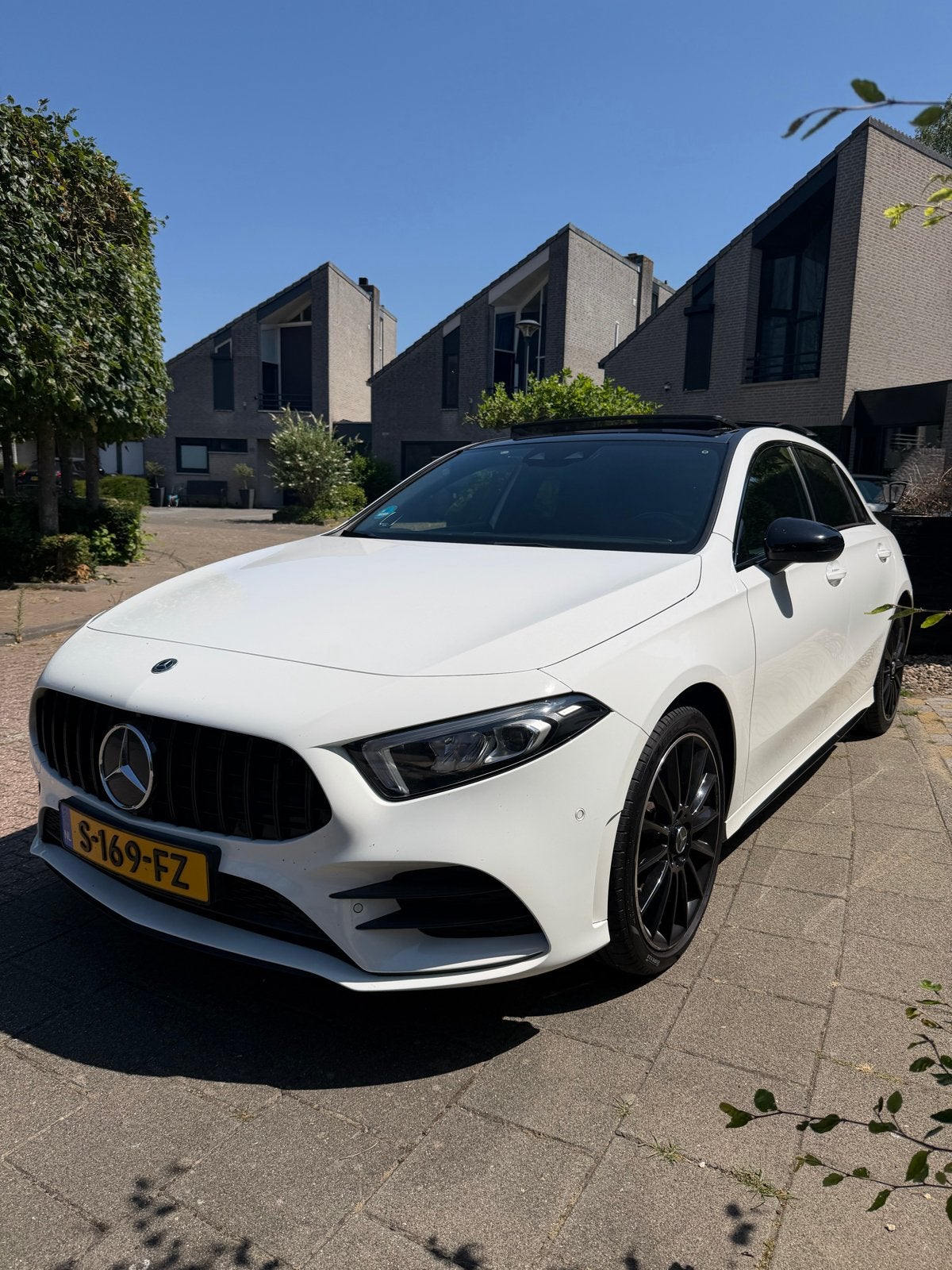 Mercedes-Benz A-Klasse A 250 e 8G-DCT 2020 Wit, Auto's, 160 pk, Wit, Plug-in hybride, 1600 kg