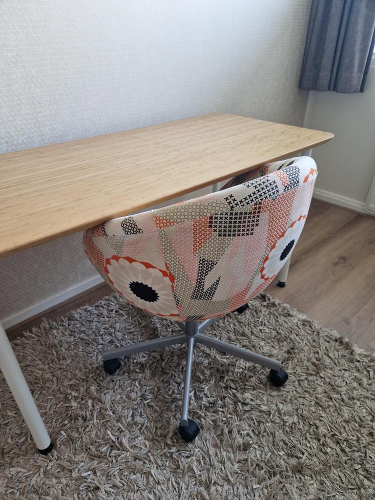 Bamboe bureau, zo goed als nieuw., Huis en Inrichting, Bureaus, Ophalen, Demontabel, 65 cm, Metaal