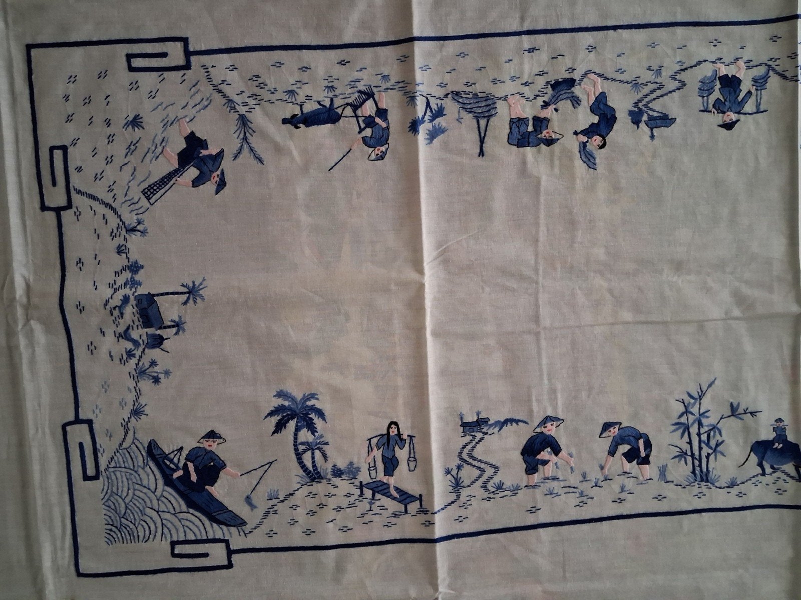 Geborduurd tafelkleed met Oosterse motieven en 8 servetten, Tafelkleed, Ophalen of Verzenden, Nieuw, Rechthoek