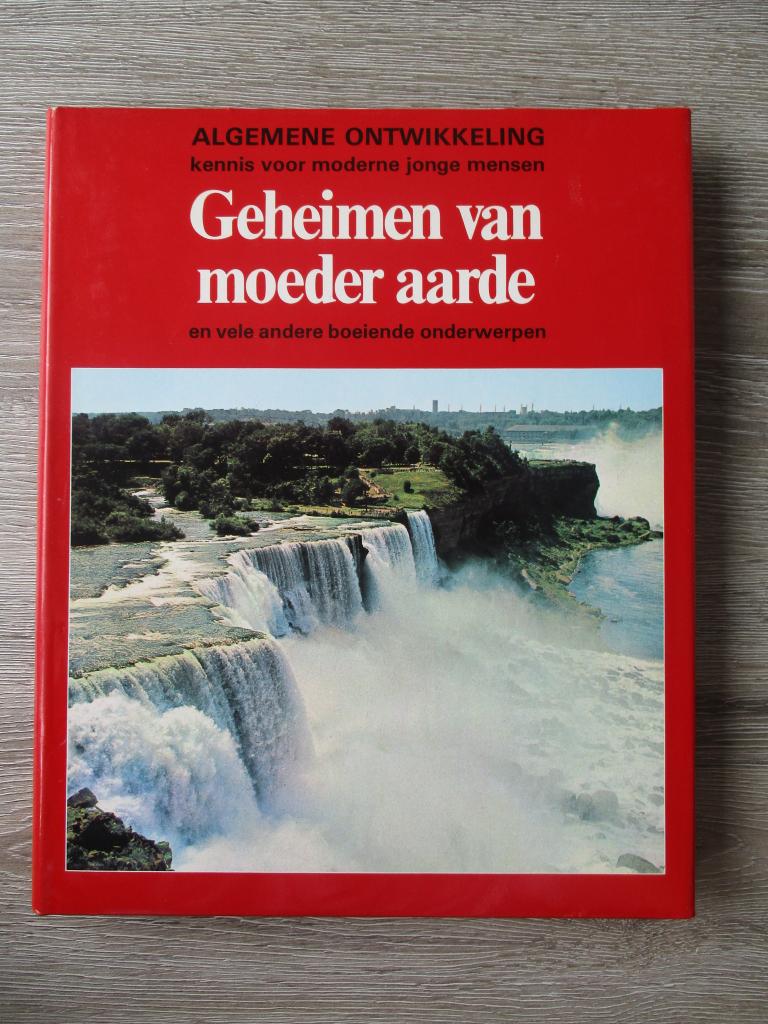 Geheimen van moeder aarde, Ophalen of Verzenden, Gelezen, Natuur algemeen