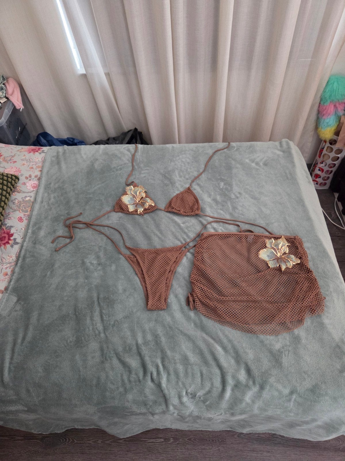 Nieuwe bikini met rokje en bloemdetails - Maat L, Kleding | Dames, Badmode en Zwemkleding, Ophalen, Nieuw, Bruin, Bikini
