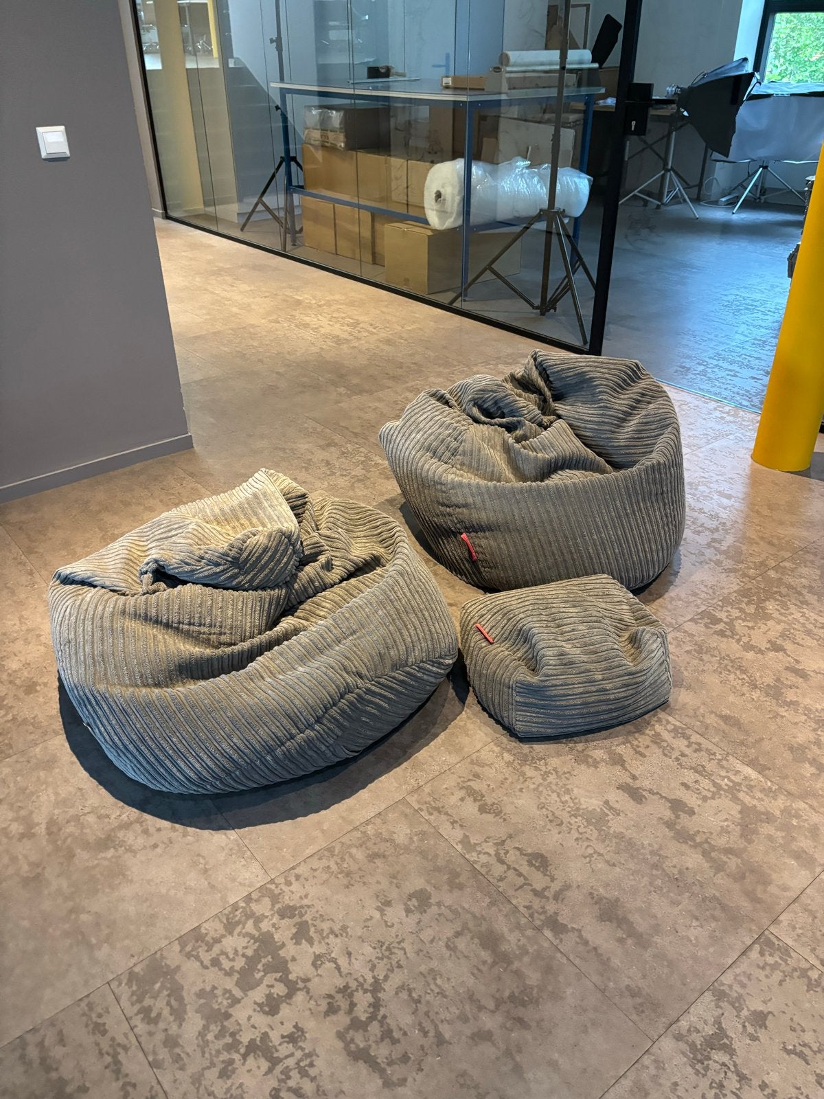2x Lounge Pug zitzakken + poef, Huis en Inrichting, Ophalen, Zo goed als nieuw, Grijs, Zitzak