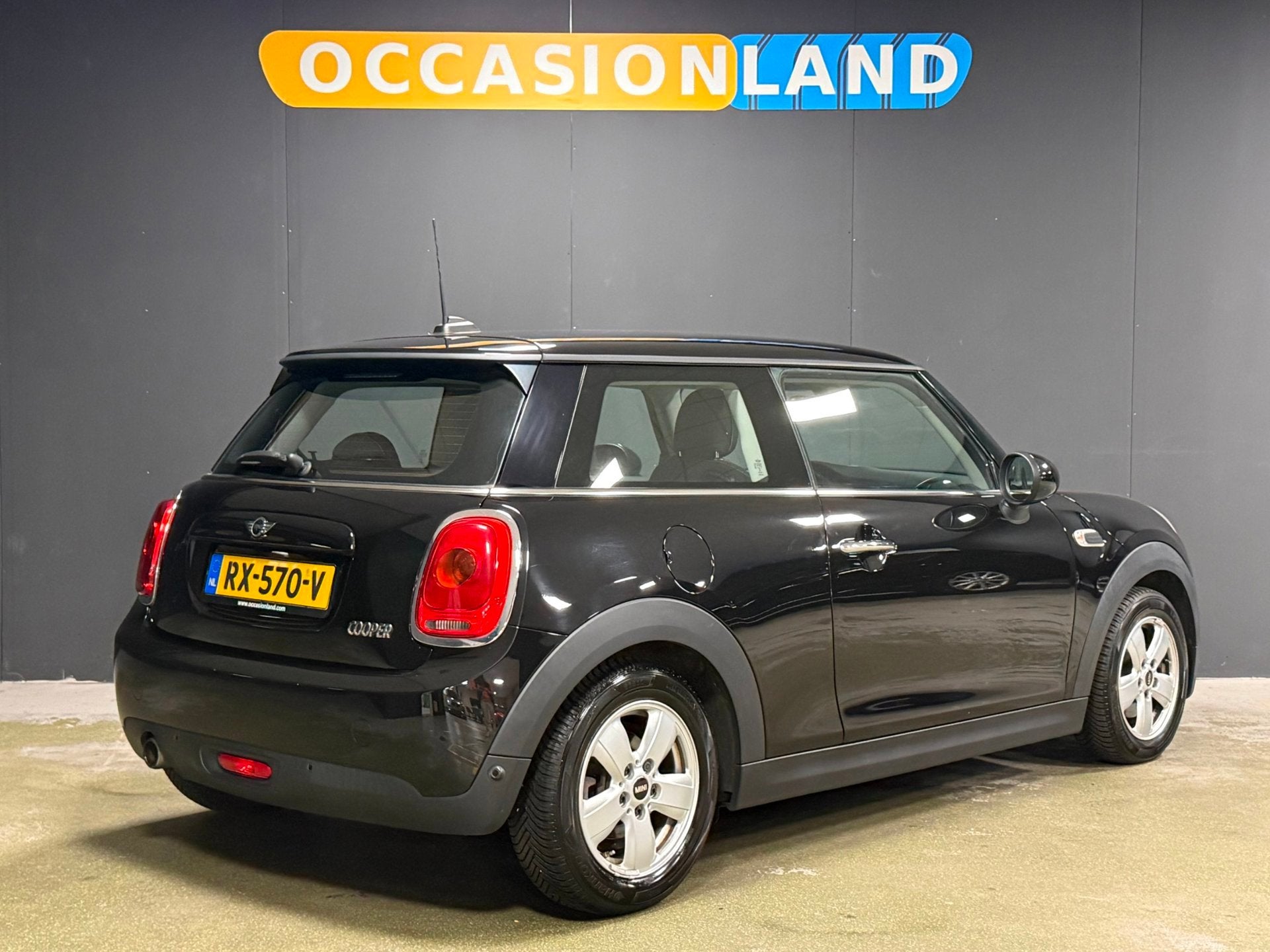 Mini 3-Deurs 1.5 Cooper Business|CRUISE|AIRCO|NAVI|BLUETOOTH, Auto's, Voorwielaandrijving, Gebruikt, 4 stoelen, Origineel Nederlands