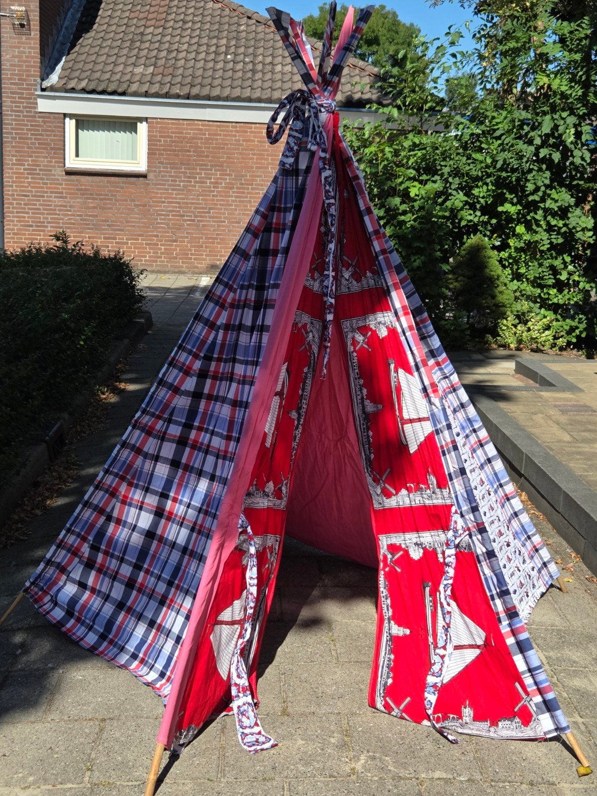 Zelfgemaakte Tipi tent - Vrolijke stof & Bamboe palen, Ophalen, Gebruikt, Overige materialen