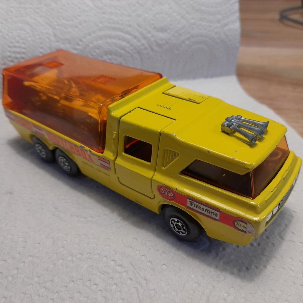 Matchbox Super Kings racing car transporter + racing car., Hobby en Vrije tijd, Modelauto's | Overige schalen, Ophalen of Verzenden