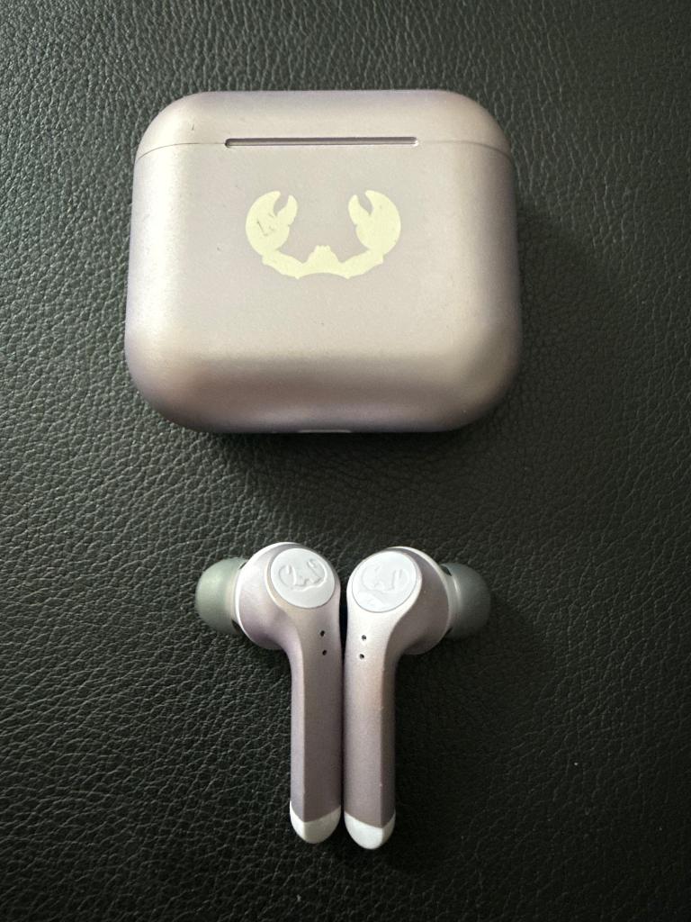 Fresh 'n Rebel Twins 3+ Tip Violet Wireless Earbuds, Gebruikt, Ophalen of Verzenden, In oorschelp (earbud), Overige kleuren